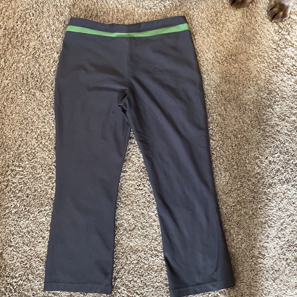 Excellent condition Nike fit dry capri leggings workout pants - Picture 2 of 2